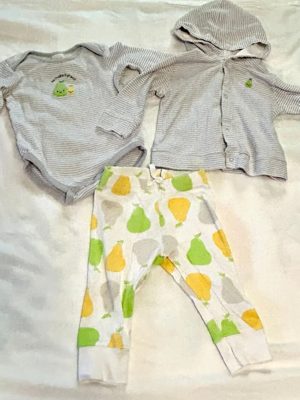 6-12 month Baby Toddler clothes 5 pieces! Pears and Fruit New and Like New
